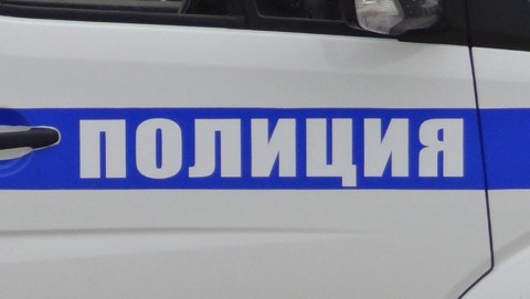 В Иркутске полицейские устанавливают личность подозреваемых в совершении кражи имущества